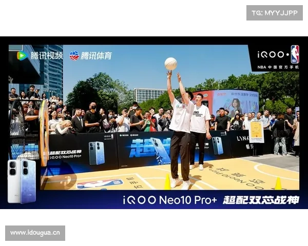 4000球迷齐聚上海 NBA观赛派对热闹非凡 4000球迷齐聚上海 NBA观赛派对热闹非凡